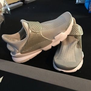 Nike dart socks grey and white size 9 in men’s